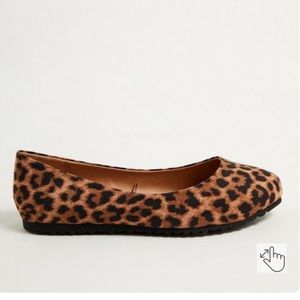 Torrid Almond Toe Flat (WW) in like new condition 😃